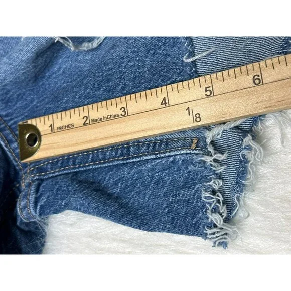 Zara Women's 6 High-Waist Ripped Denim Shorts 5" - Picture 3 of 7